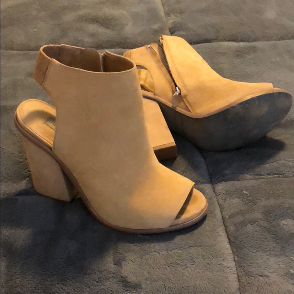 Steve Madden tan open toed heel booties